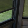 Detailansicht Fenster mit Moskitonetz des Sojag Pavillon Charleston
