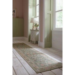 Grüner Flair Rugs Vintageteppich Una Floral, 60x230 cm, mit rosa Blumenmuster auf hellem Holzboden. Maschinenwaschbarer Läufer.