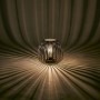 Graue Solar-LED-Dekoleuchte Mereta mit Gitterdesign und warmweißem Licht für stimmungsvolle Gartenbeleuchtung.