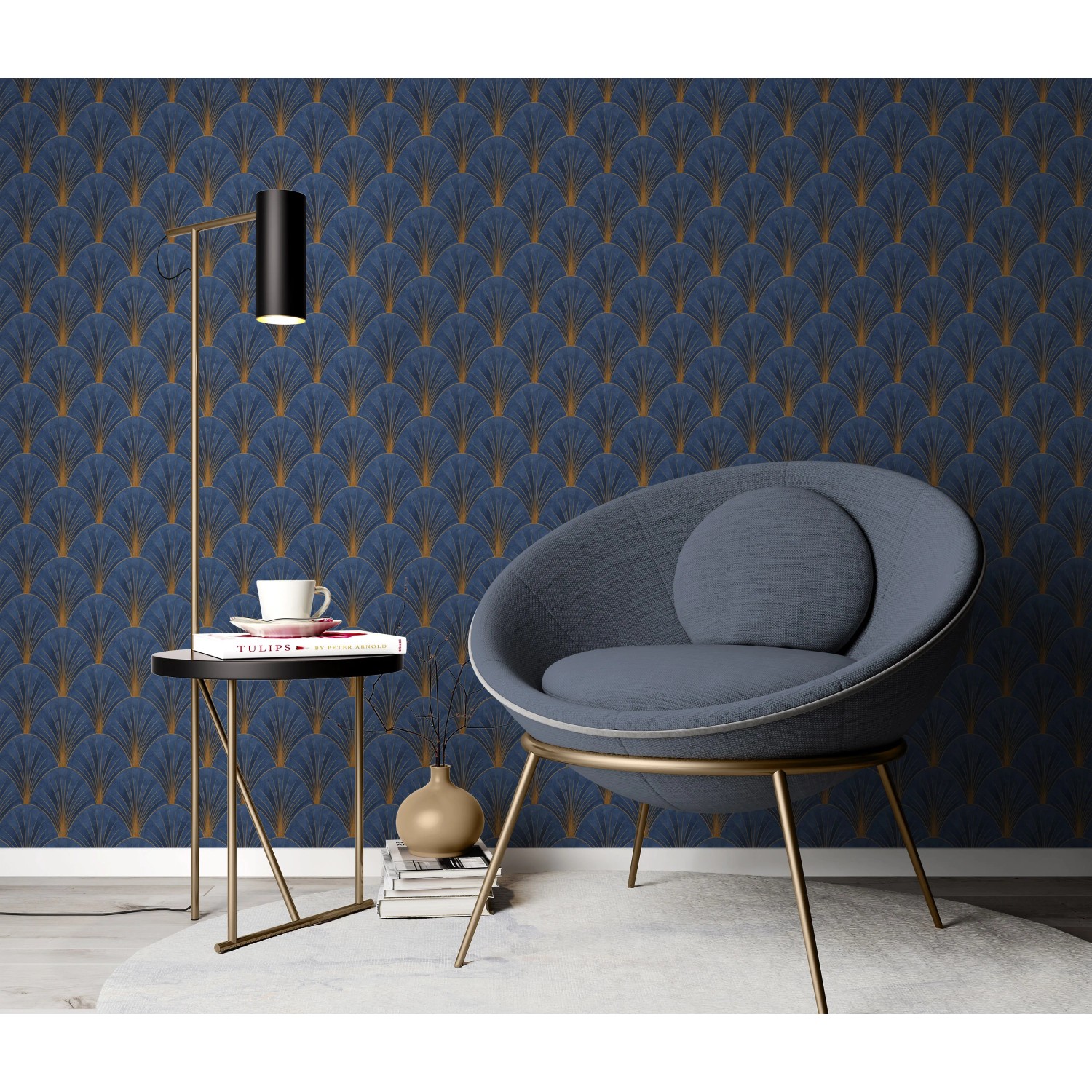 Blaue Erismann Vliestapete Elle Decoration 4 Avantgarde mit goldenem Art Deco Fächer-Muster.