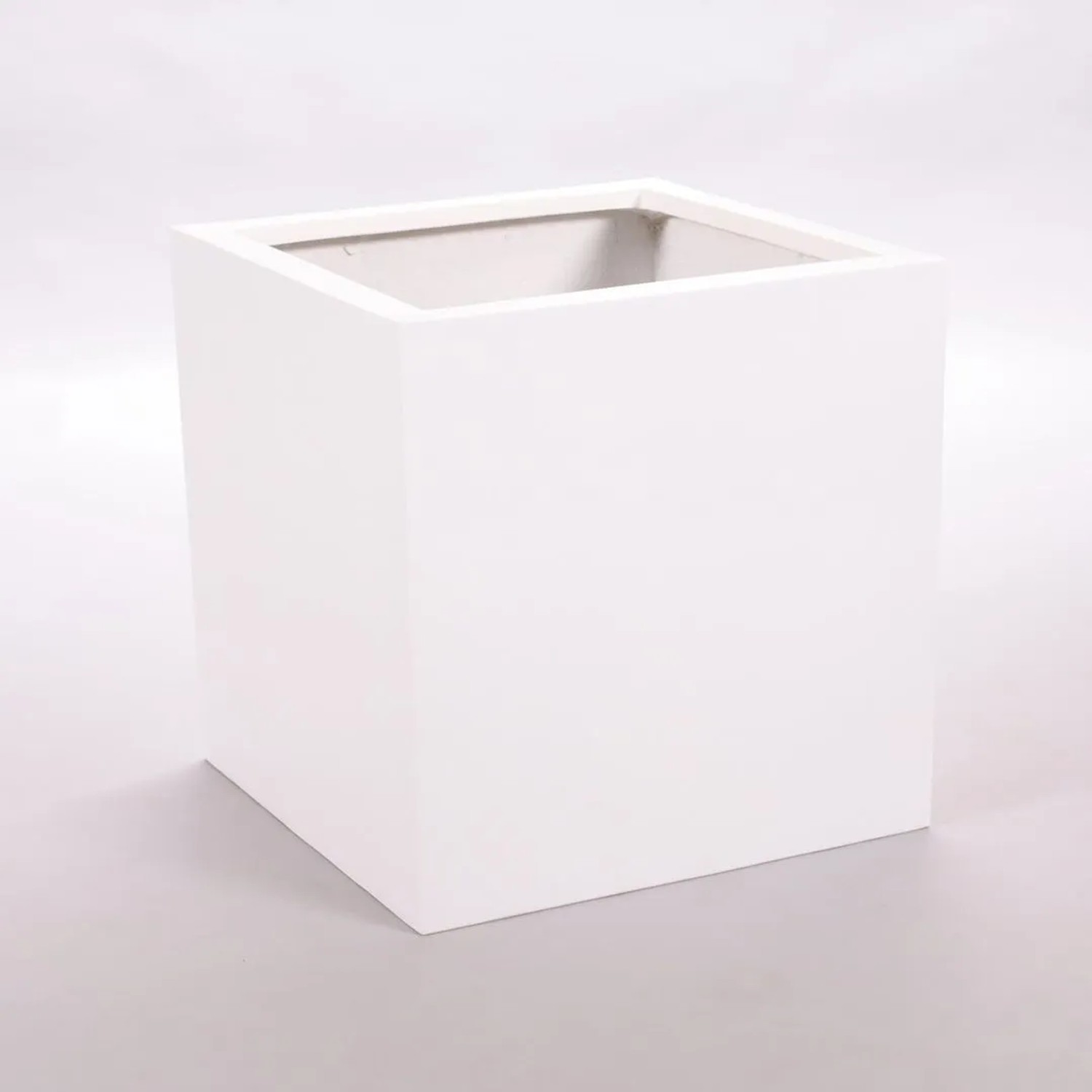Quadratischer, perlmutt-weißer Pflanzkübel (40x40x40cm) aus Fiberglas für Innen und Außen.