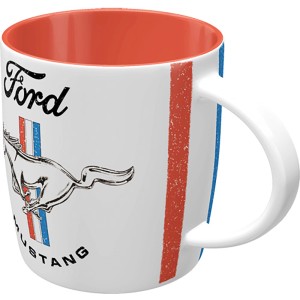 Weiße Keramiktasse mit Ford Mustang Logo und rot-blauen Streifen. Geschirr für Auto-Fans.