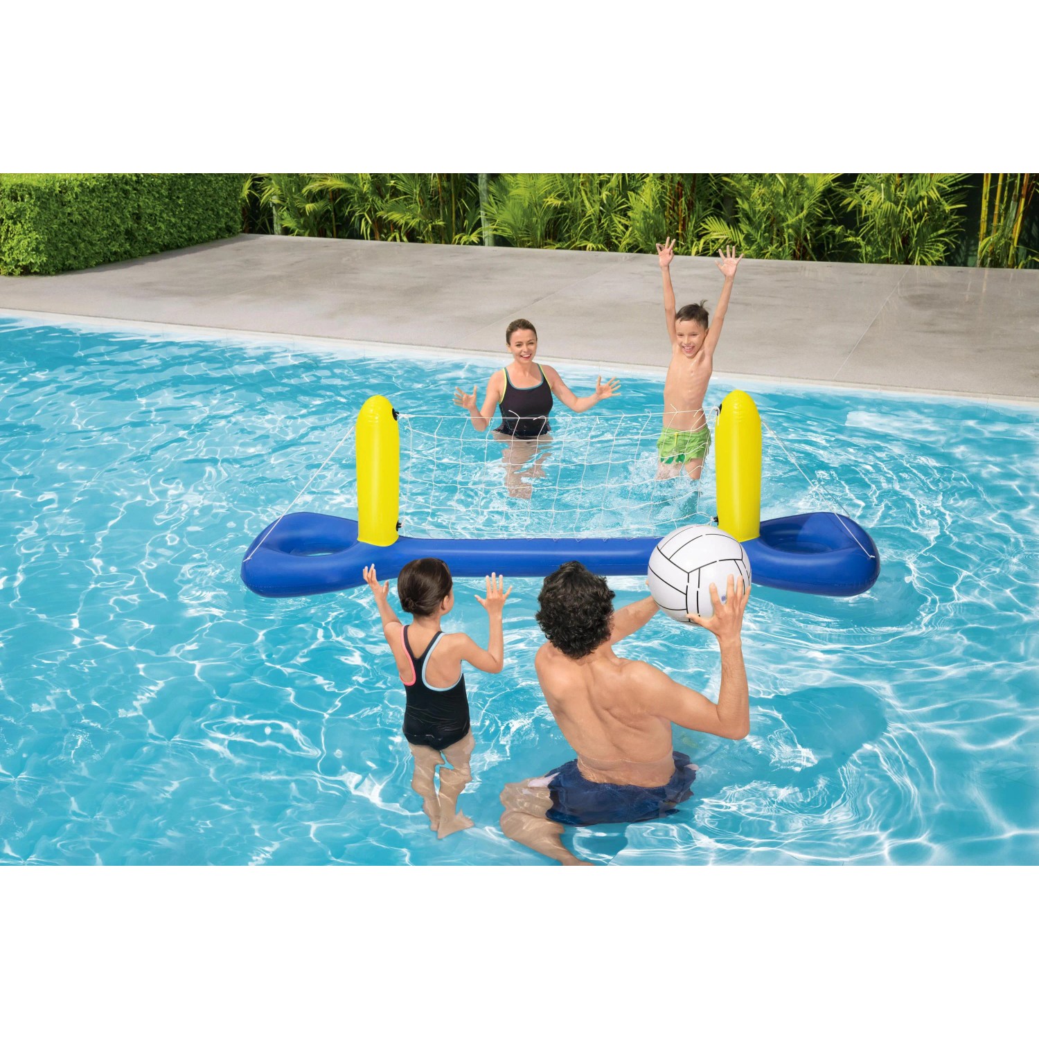 Bestway Volleyball-Set im Pool mit Familie. Aufblasbares Wasserspielzeug für Sommer-Spaß.