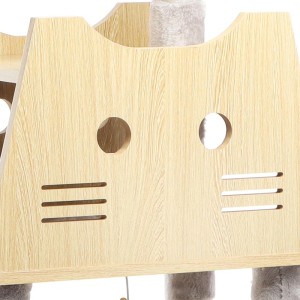 Detailansicht eines Fudajo Kratzbaums aus hellem Holz mit Katzenmotiv-Ausschnitten und grauem Plüsch.