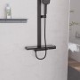 Schwarzer Schütte Brauseschlauch aus Kunststoff, 80 cm lang, Teil einer Duschgarnitur.