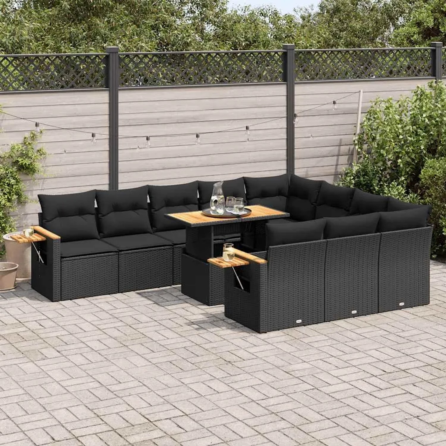 Schwarze 11-tlg. vidaXL Garten-Sofagarnitur aus Poly Rattan mit Tisch und Kissen.