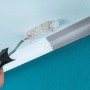 Graues Paulmann Corner Profil (2m) für LED-Streifen wird mit Farbroller gestrichen.