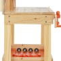 OBI Kinderwerkbank aus Naturholz, Seitenansicht. Mit orangefarbenem Schraubstock, Hammer und Ablage. Robustes Holzspielzeug für Kinder.