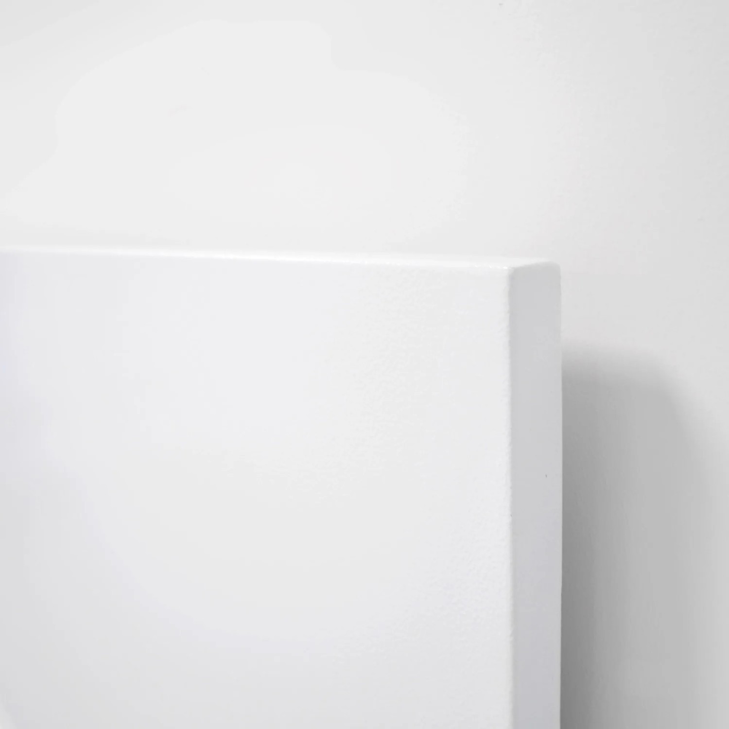 Detailansicht: Weiße Vasner Citara M Infrarotheizung, 450W Metall Flächenheizung.