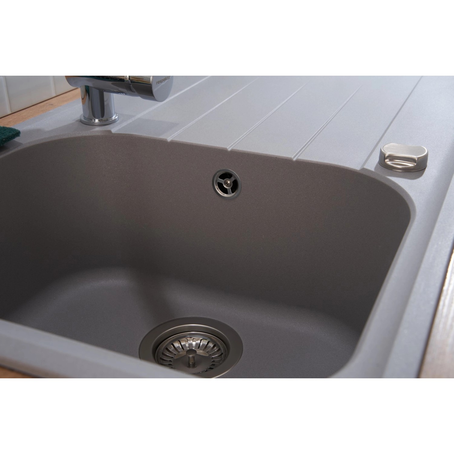 Respekta Massivgranit Einbauspüle Orlando, 86x50 cm, Betongrau, Detailansicht des Spülbeckens.