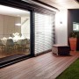 Moderne Steinel LED-Außenleuchte L 260 S Edelstahl mit Bewegungsmelder an Hauswand.