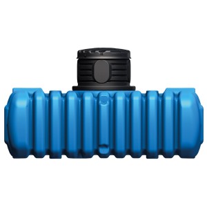 Blauer 4rain Flachtank Flat S 3.000 l mit schwarzem Domschacht für den Garten.