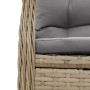 Detailaufnahme: Beige Poly Rattan Gartenstuhl mit hellgrauen Kissen der vidaXL 9-tlg Essgruppe.