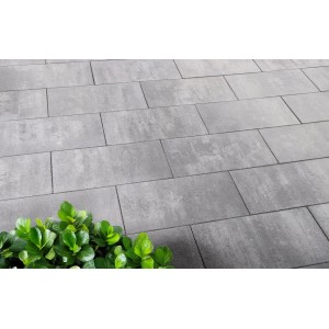 EHL Artano Terrassenplatten, 60x30 cm, grau-anthrazit, verlegt im Außenbereich.