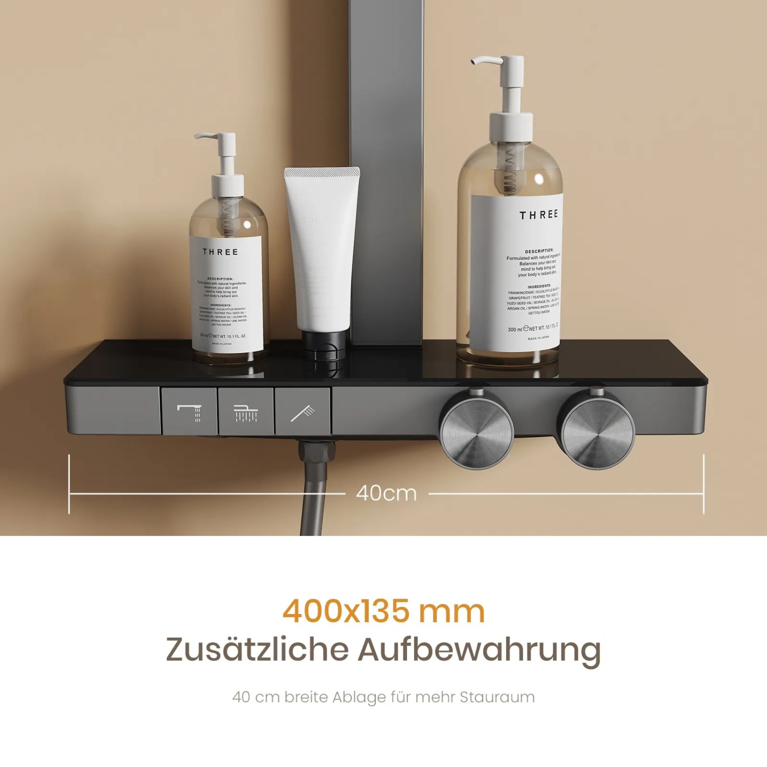 Detailaufnahme des Emke Duschsystems in Anthrazit mit Ablage und Bedienelementen.