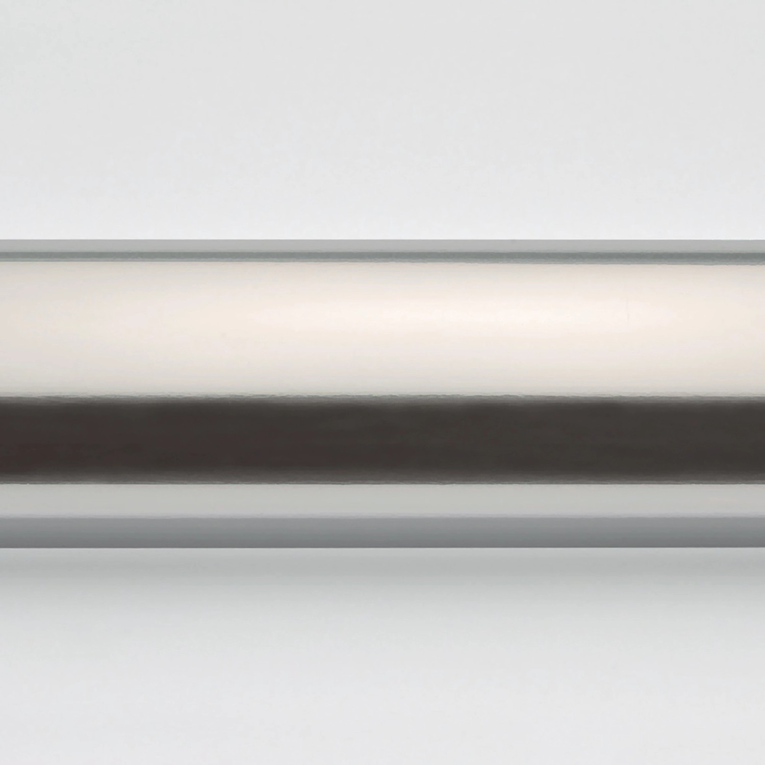 Detailaufnahme: Breuer Panorama Seitenwand für Schiebetür, Chrom-Optik.