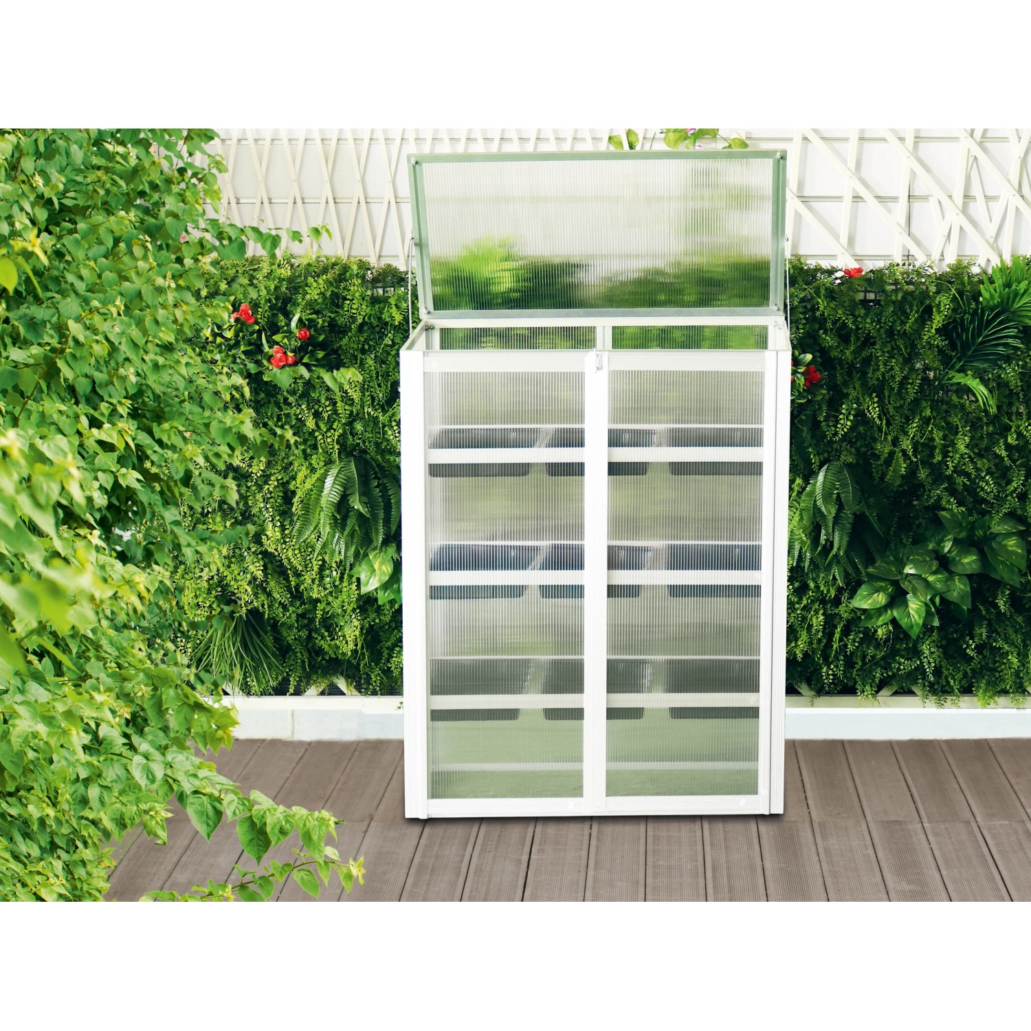 Balkon Anzuchthaus mit 3 Etagen, Aluminiumrahmen und transparenten Polycarbonatplatten.