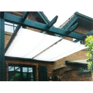 Weißes Floracord Vierecksonnensegel (270x140 cm) als Sonnen- und Sichtschutz auf einer Terrasse.