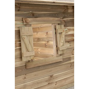 Detailansicht des SwingKing Spielhaus Louise aus Holz mit Fenster und Fensterläden.