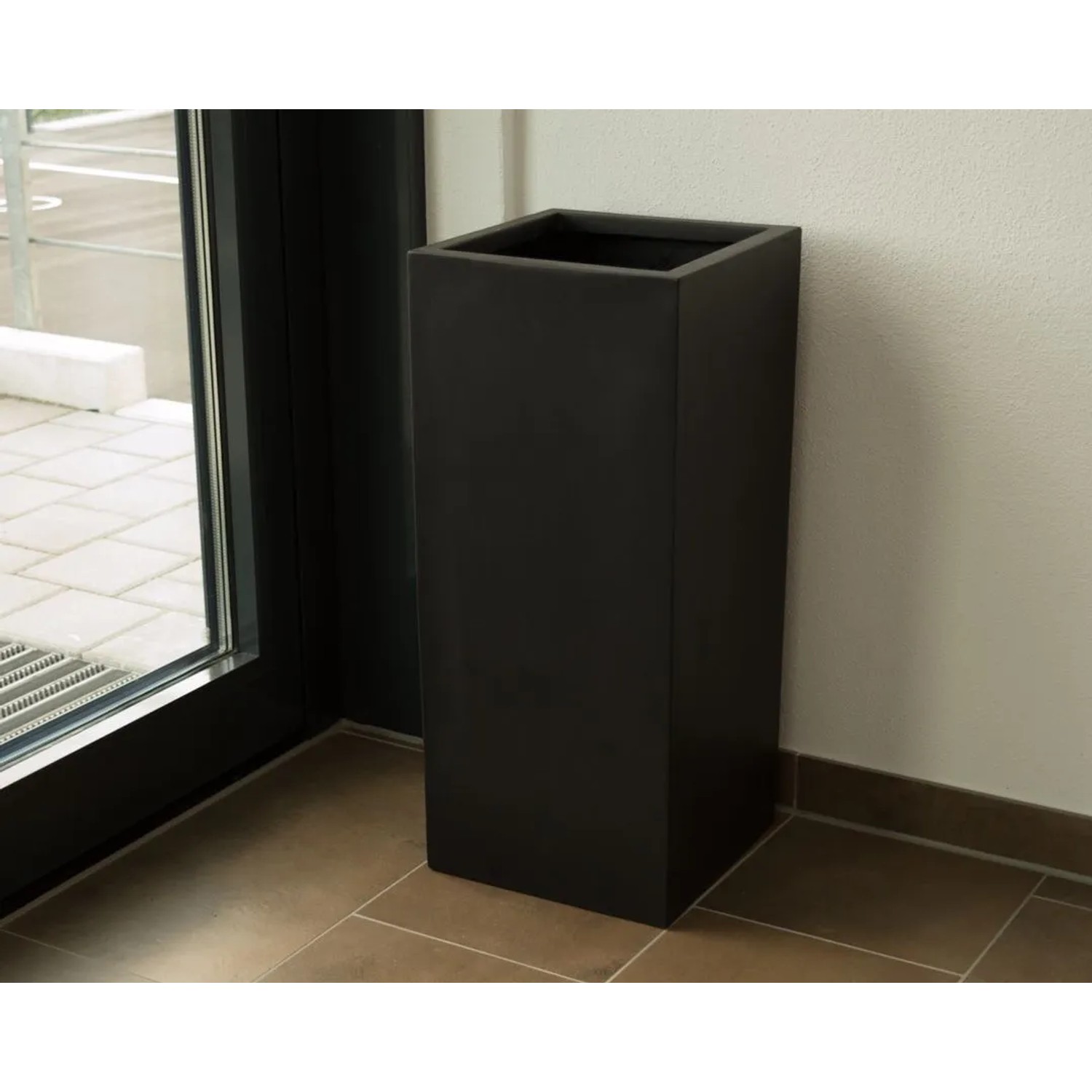 Elegant Einrichten rechteckiger Fiberglas Pflanzkübel 30 x 30 x 68 cm Schwarz kaufen bei OBI