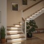 Paulmann MaxLED Stair LED-Strip-Erweiterung beleuchtet moderne Holztreppe. Stilvolle Treppenbeleuchtung für mehr Sicherheit.