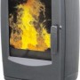 Grauer Plamen Gusskaminofen Aria 8 kW mit großer Sichtscheibe, lodernden Flammen und robustem Gusseisen-Design.