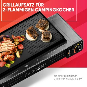 Evocamp Grillplatte 45x24 cm auf Gaskocher mit Grillgut. BBQ Camping Zubehör.