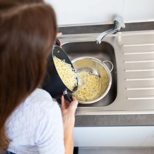 Relaxdays Küchensieb Edelstahl Mit Standfuß 12 cm x 28 cm 0,26 kg