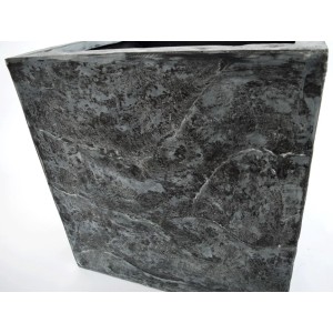 Quadratischer Pflanzkübel (70x70x70cm) in Steinoptik, anthrazit-grau, aus Fiberglas.