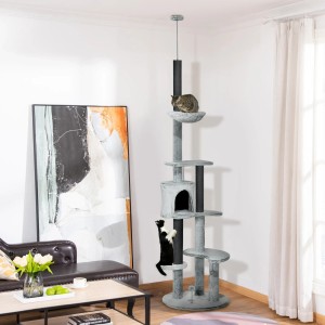 Grauer PawHut Kratzbaum, deckenhoch, mit Katzenhöhle, Korb und Spielball. Zwei Katzen nutzen den Kratzbaum.