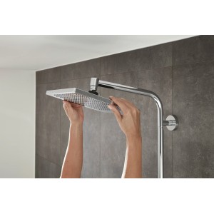 Hansgrohe Crometta E 240 Duschsystem in Weiß-Chrom mit quadratischer Kopfbrause.