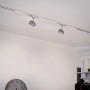 Paulmann URail Schienensystem mit LED-Spots Circle, Chrom matt, im Wohnraum.