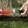 Dosenmuffen-Set IP68 im Einsatz: Kabel verbinden mit Muffe, Kabelbinder und Werkzeug im Erdreich.
