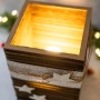 Dekorative DIY-Laterne mit warmem Licht und Sternen, ideal für stimmungsvolle Beleuchtung.