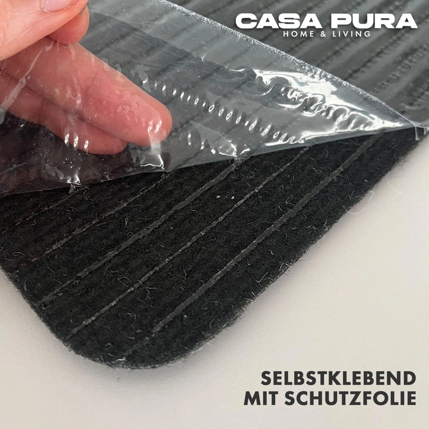 Graue Karat Stufenmatte Leipzig selbstklebend mit Schutzfolie, Detailaufnahme.