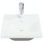Weißes Keramik Einbauwaschbecken mit modernem Chrom-Wasserhahn und Überlauf. Rechteckiges Design für Ihr Bad.