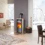 Hark Dauerbrand Kaminofen Opera-B Creme, 7 kW, mit Warmhaltefach in Wohnraum-Szene.