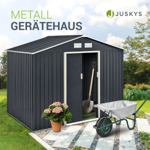 Juskys Metall Gerätehaus XL in Anthrazit mit Satteldach, Schiebetür, Schubkarre und Blume.