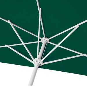 Grüner Sonnenschirm mit weißem Aluminiumgestell und stabilen Streben, von unten. Detail der robusten Schirmkonstruktion.
