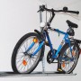 Eufab Fahrrad Wandhalter mit Schiene und blauem Fahrrad zur platzsparenden Aufbewahrung.