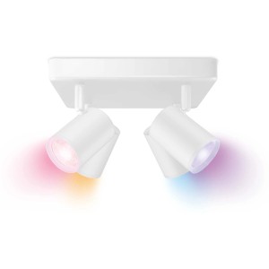 Weiße WIZ LED Deckenleuchte mit 4 Spots, die in verschiedenen Farben leuchten.
