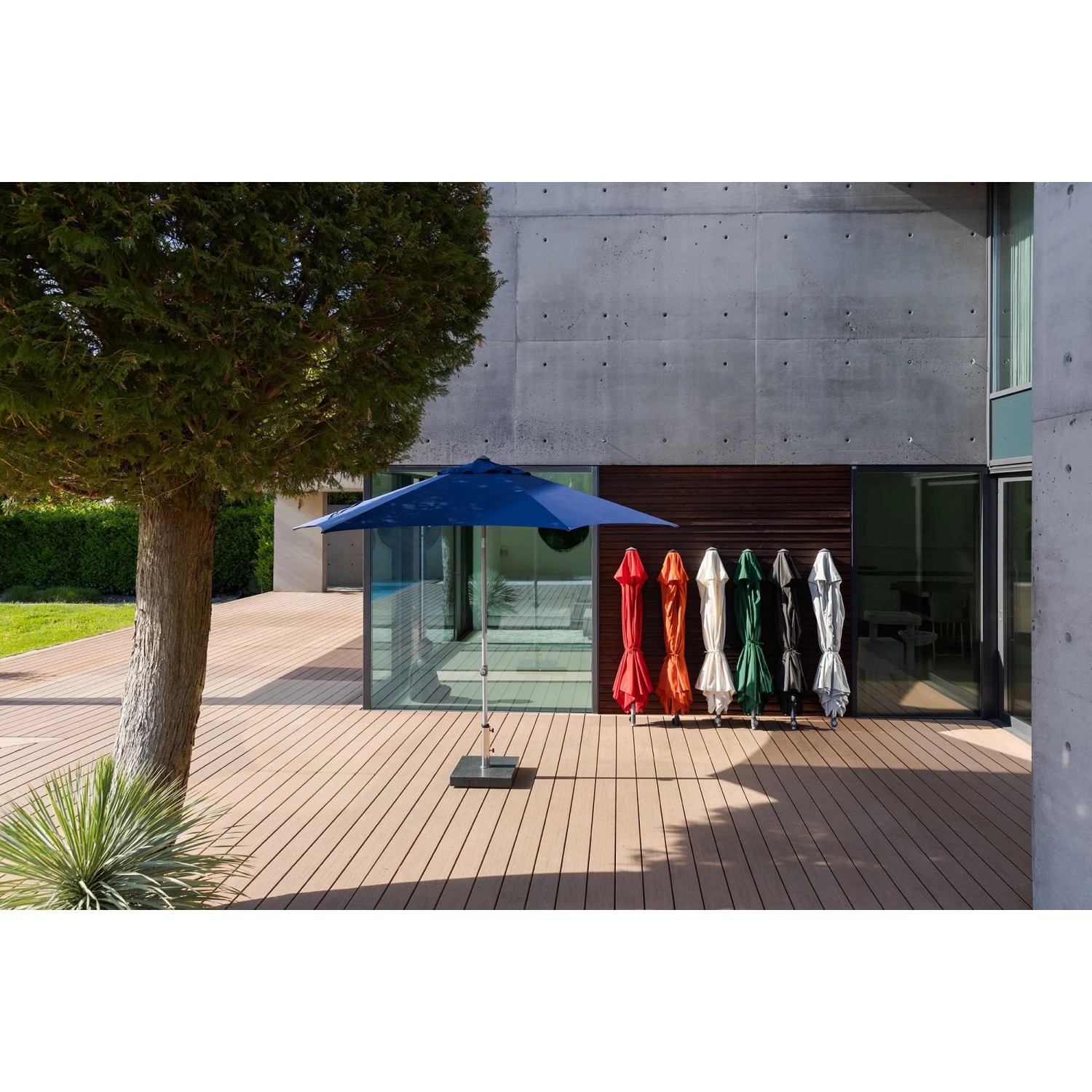 Kettler Stockschirm Easy Push, Ø 300 cm, silber-natur mit weiteren Farben im Hintergrund.