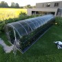 Klasika Arch Gewächshaus 30m² mit Polycarbonatabdeckung im Garten.