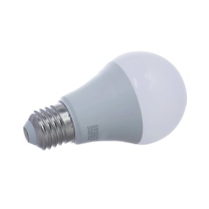 Weiße LUUMR E27 Smart LED A60 Leuchtmittel aus Aluminium. Dimmbar, mehrfarbig, warmweiß bis tageslicht.