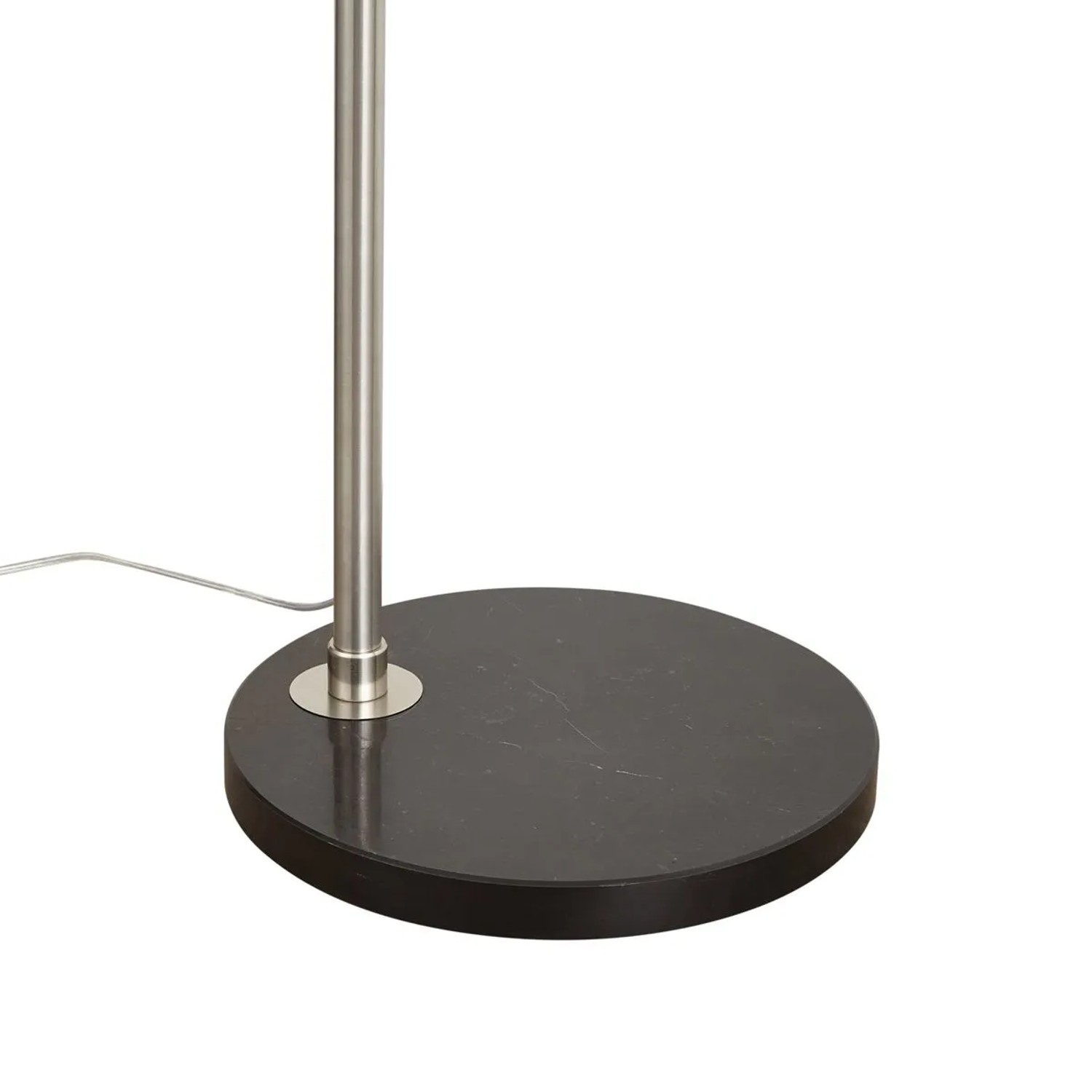 Detailaufnahme: QAZQA Bogenlampe Grande aus Stahl, verstellbare Innenleuchte mit rundem, schwarzem Fuß.