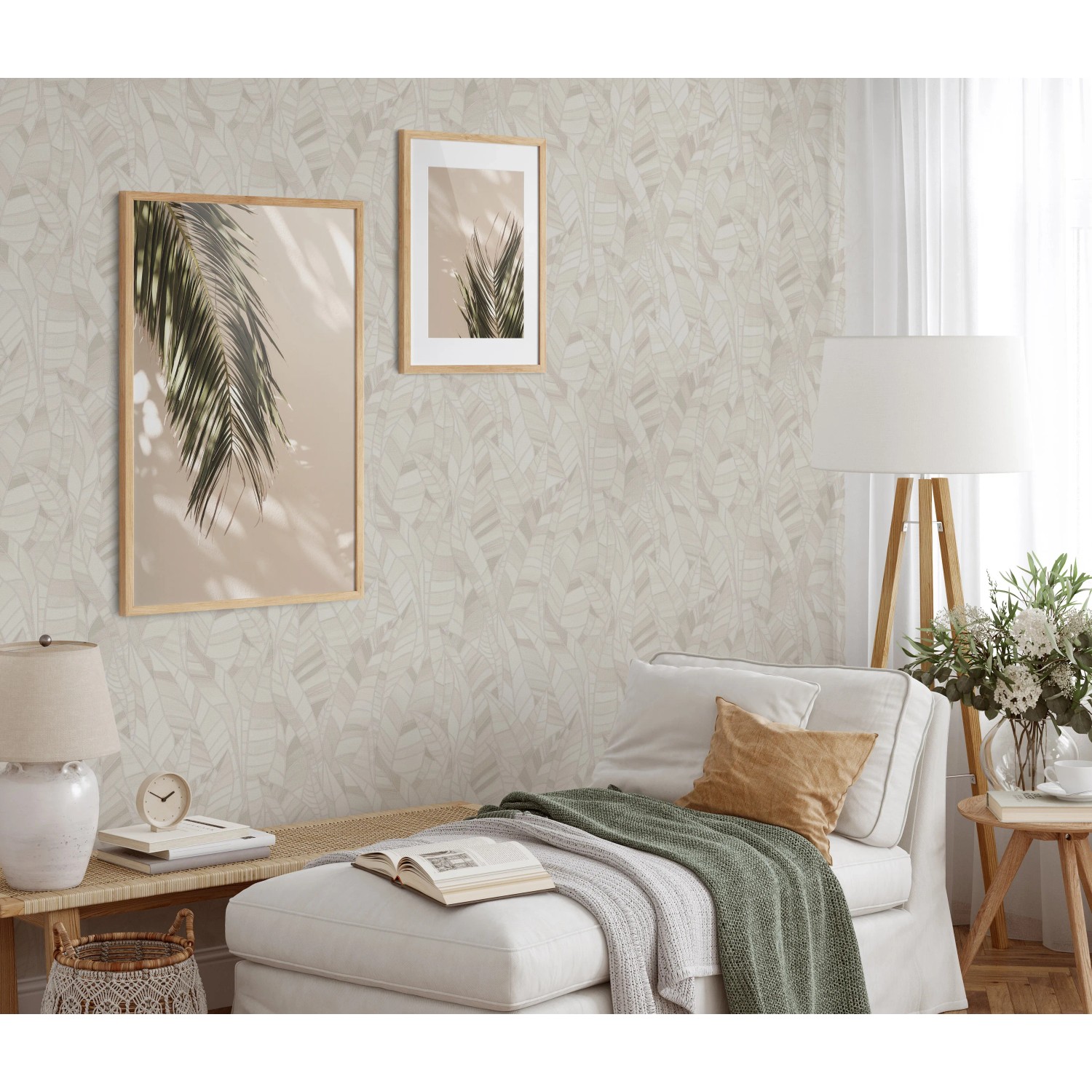 Erismann Vliestapete Elle Decoration 4 Serenade Creme mit Blättermuster im Wohnraum.