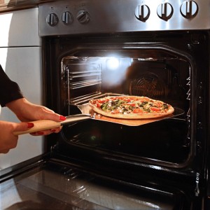 Relaxdays Pizzaschaufel Aluminium mit Holzgriff 79 cm x 30,5 cm x 3 cm 0,6 kg