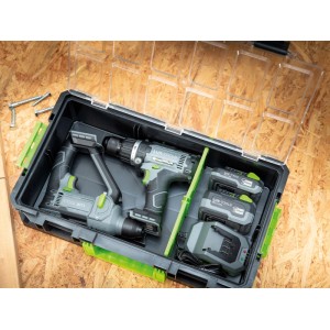 Offene LUX-TOOLS Werkzeugbox mit Akkuschrauber, Säge und Akkus. Werkzeugkoffer für Ordnung.