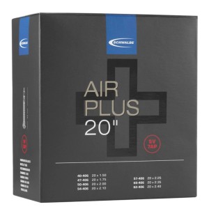 Schwalbe Air Plus 7 Fahrradschlauch 20 Zoll SV. Schwarze Box mit Produktnamen, Ventilart und Reifengrößen für Reparatur.