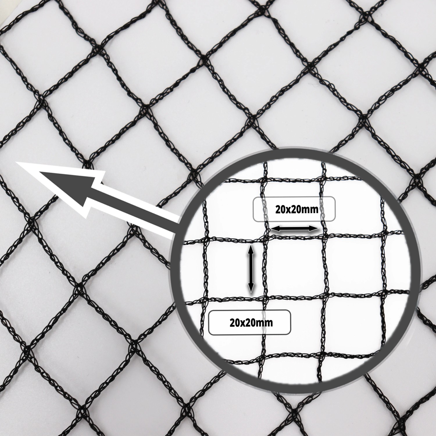 Detailaufnahme: Schwarzes Aquagart Teichnetz (Maschenweite 20x20mm) zum Schutz vor Laub und Vögeln.